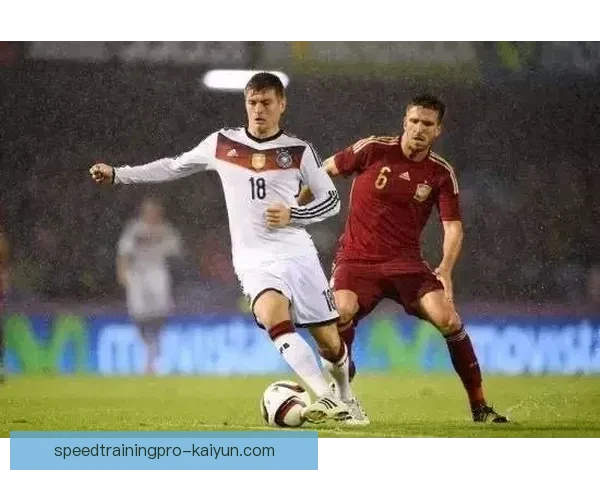 克罗斯比赛阅读能力持续提升，展现出更强的场上判断力和决策能力